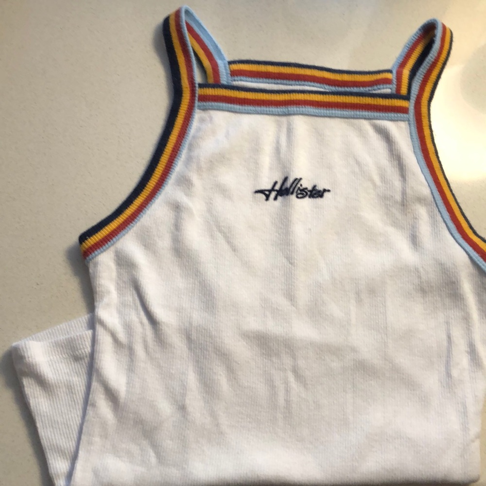 I’m selling a tank top